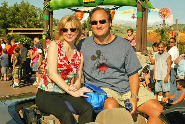 Courtney Thorne-Smith and Jim Belushi — Stock Photo, Image