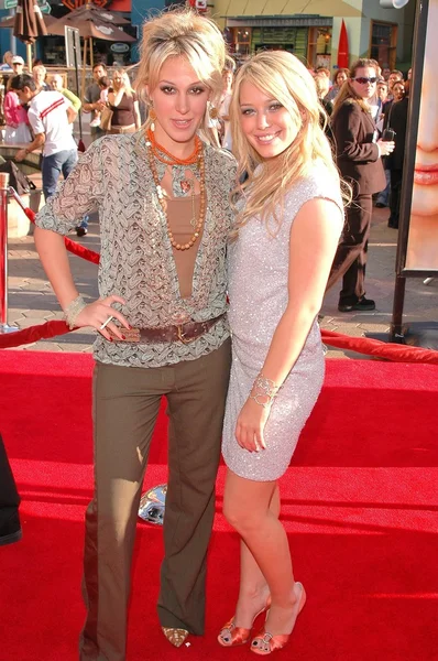 Haylie Duff et Hilary Duff — Photo