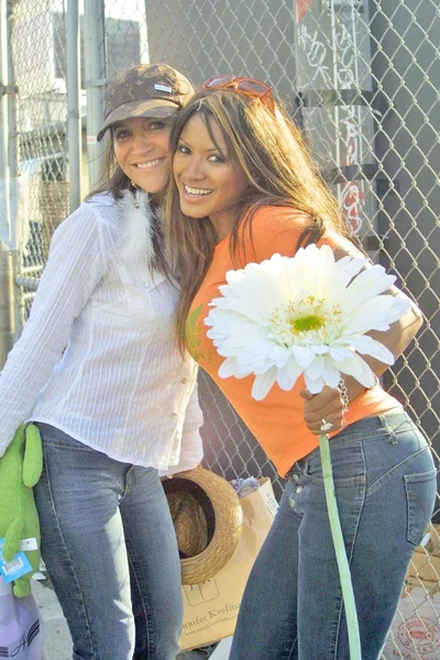 Traci Bingham y su amiga Naomi Mastera — Foto de Stock