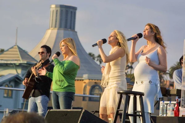 Carnie Wilson, Wendy Wilson y Chynna Phillips — Foto de Stock