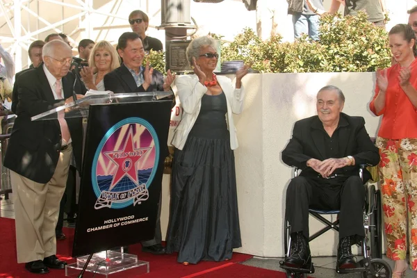 Johnny grant, grace lee whitney, george takei, nichelle nichols en james doohan — Stockfoto