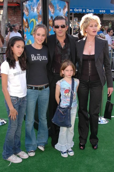 Antonio Banderas, Melanie Griffith and family — Stock Photo, Image