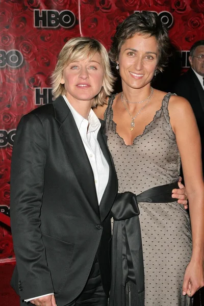 Ellen degeneres och alexandra hedison — Stockfoto