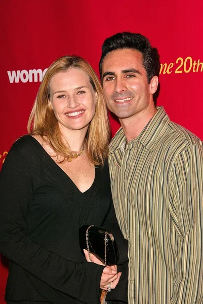 Nestor Carbonell and wife Shannon Kenny — Stock Photo, Image