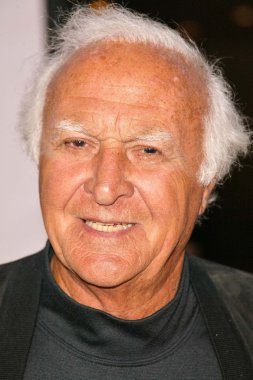 Robert Loggia