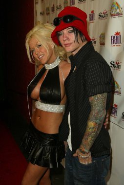 Tiffany tatil ve dj ashba