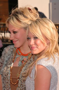 Haylie duff ve hilary duff