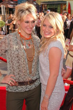 Haylie duff ve hilary duff