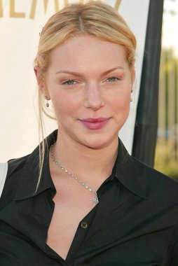 Laura prepon
