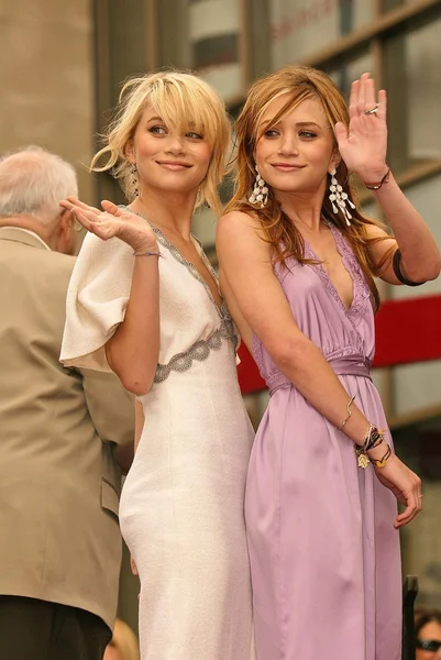 Mary-Kate e Ashley Olsen — Foto Stock