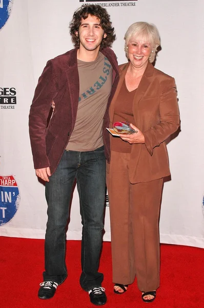 Josh Groban e mamma — Foto Stock