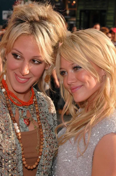 Haylie duff och hilary duff — Stockfoto