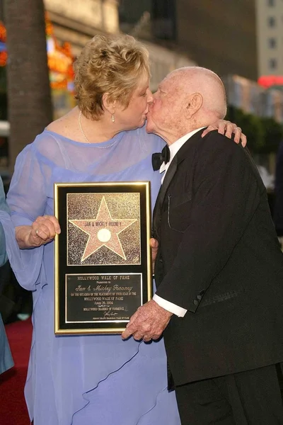 Jan e Mickey Rooney Star na Calçada da Fama de Hollywood — Fotografia de Stock