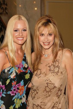 Katie shea lohmann ve rhonda