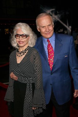 Lois ve buzz aldrin