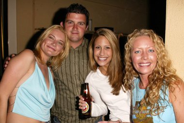Kym jackson, joey odasının, ashley jensen ve darla rothman