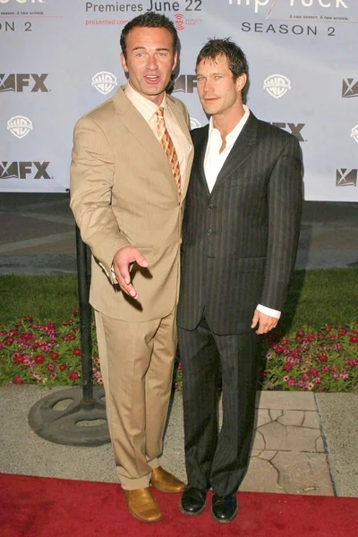 Julian mcmahon och dylan walsh — Stockfoto