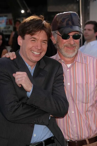 Mike Myers y Steven Spielberg — Foto de Stock