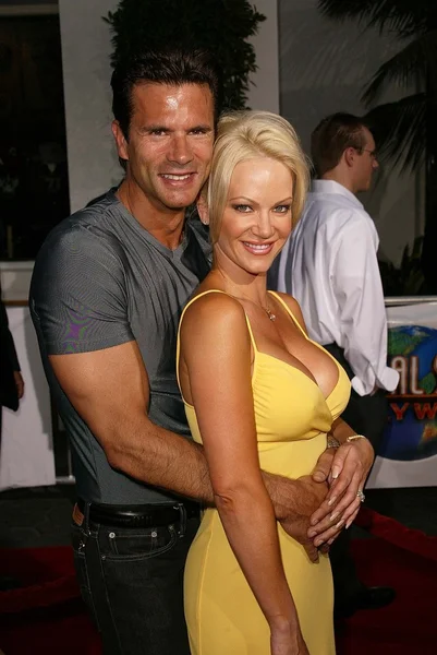 Lorenzo lamas och barbara moore — Stockfoto