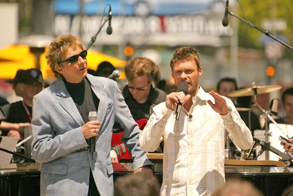 Barry Manilow and Ryan Seacrest — Stock Photo, Image