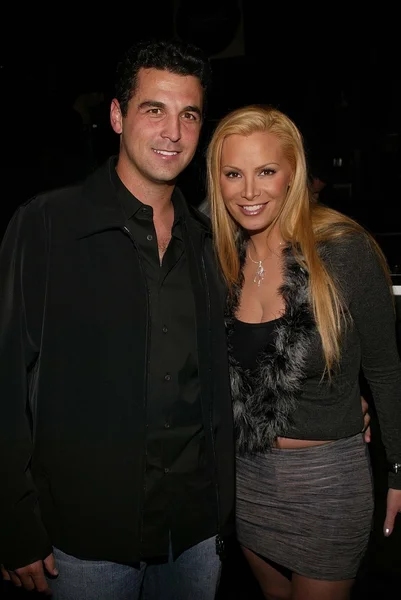 Cindy Margolis and husband Guy Starkman — Stock Photo, Image