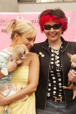 Nicole richie ve yana sarkin