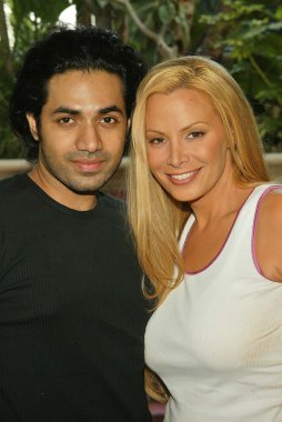 Cindy margolis ve tasarımcı anand jon