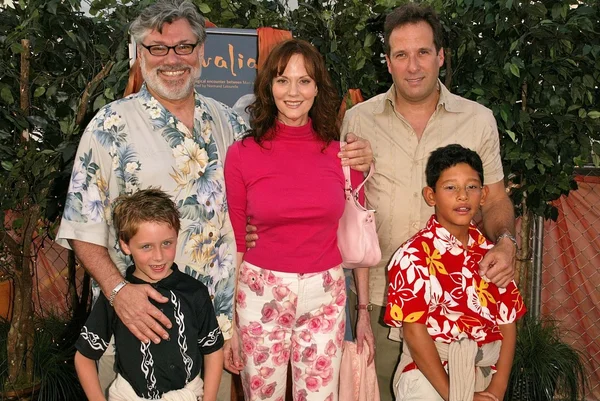 Lesley Ann Warren and family — Stock Photo, Image