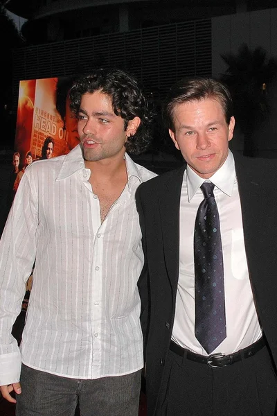 Adrian Grenier e Mark Wahlberg — Fotografia de Stock