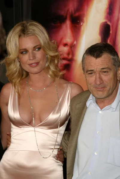 Rebecca Romijn-Stamos e Robert DeNiro — Fotografia de Stock