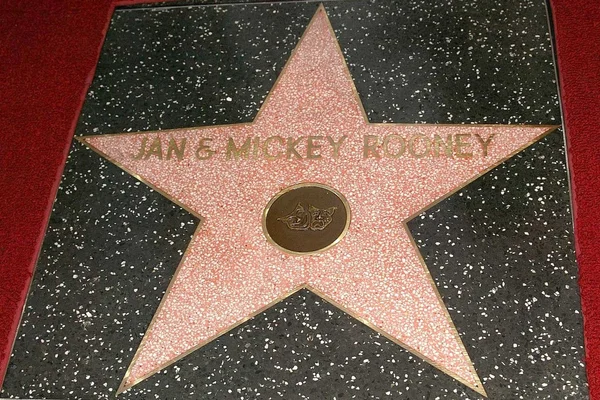 Jan a mickey rooney hvězdou na Hollywoodském chodníku slávy — Stock fotografie