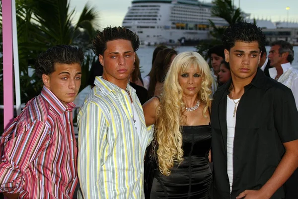 Victoria Gotti with John, Carmine and Frankie Agnello — Stock Photo, Image