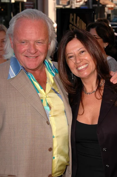 Sir Anthony Hopkins y su esposa Stella — Foto de Stock