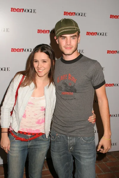 Shannon Woodward and David Gallagher — Stock Photo, Image