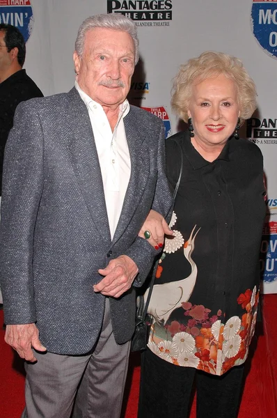 Doris Roberts y su marido — Foto de Stock