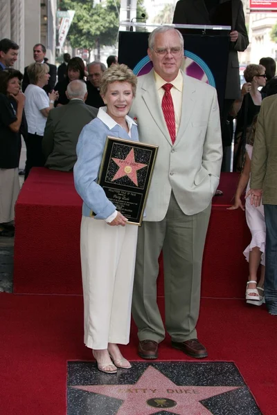 Patty duke och make michael pierce — Stockfoto