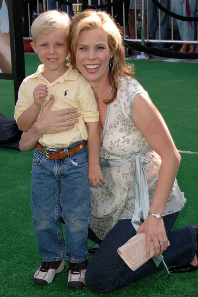 Cheryl Hines e filho — Fotografia de Stock