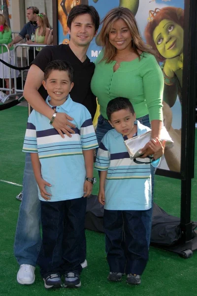 Freddy Rodriguez e família — Fotografia de Stock
