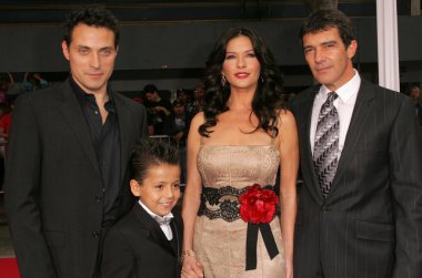 Rufus sewell ve catherine zeta-jones antonio banderas ve adrian ile alonso