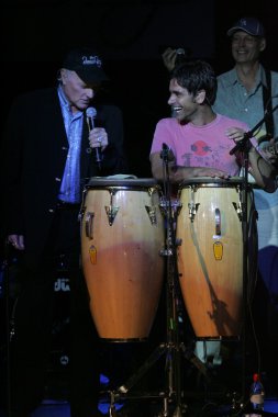 sevgi ve john stamos mike