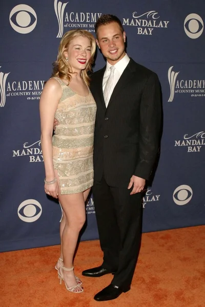 LeAnn Rimes e seu marido Dean Sheremet — Fotografia de Stock