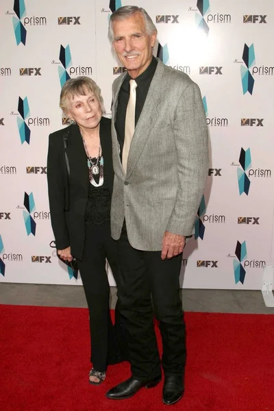 Dennis Weaver e sua esposa Gerry — Fotografia de Stock