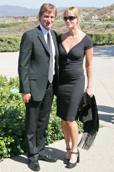 Wayne gretzky 和妻子珍妮特 · 琼斯 — 图库照片