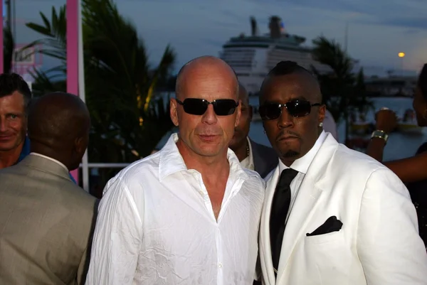 Bruce Willis e Sean Combs — Foto Stock