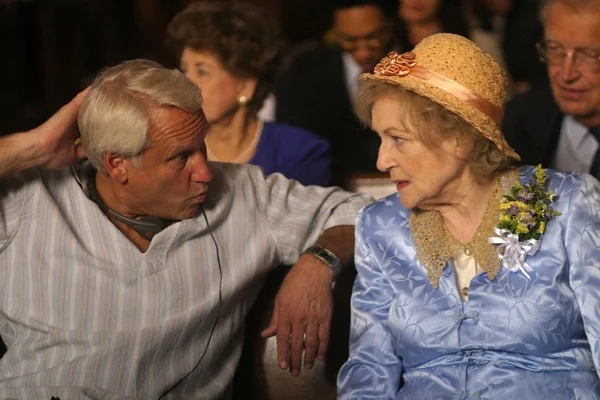 Director Shelley Jensen and Betty White — Stock Photo, Image