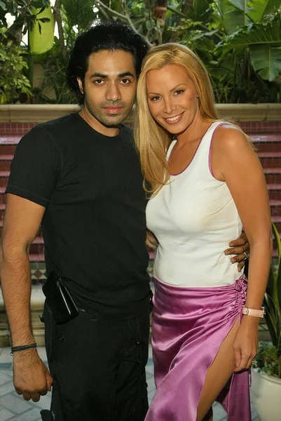 Cindy Margolis and designer Anand Jon — Stock Photo, Image