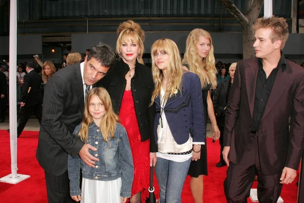 Antonio Banderas with Melanie Griffith and family — Stock Photo, Image
