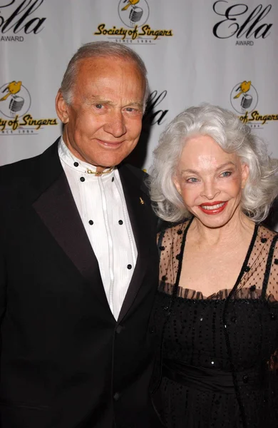 Buzz Aldrin e sua esposa Lois — Fotografia de Stock