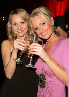 alana köri ve katie lohmann