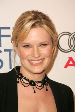 Nicholle Tom